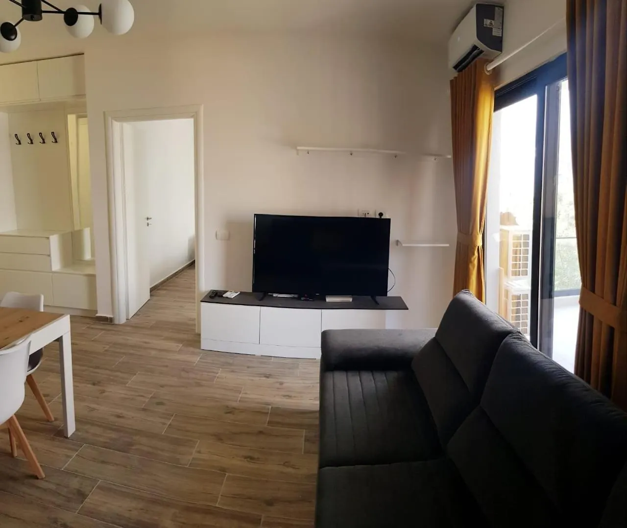 Eman Apartment Himare